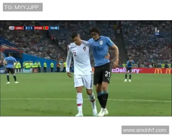 足球明星佩戴耳环的时尚风采与个性魅力全景展示